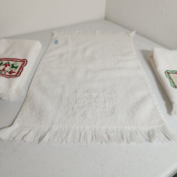 Fieldcrest Christmas Tea Finger Tip Towel White with Embroidered Red and Green - Picture 8 of 11